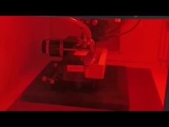 Lasersnijmachine in werking
