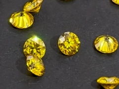 Gele ruwe diamant gepolijst tot een ring