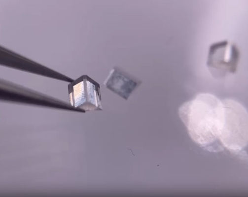 Farblose Mono-CVD-Labor-Grown Diamanten Einkristalloptisches Prisma 2x2x1mm