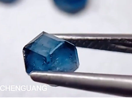 Des bijoux en diamant fabriqués en laboratoire, HPHT synthétique pour le polissage.