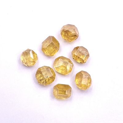 Diamant jaune. Diamant cultivé en laboratoire.